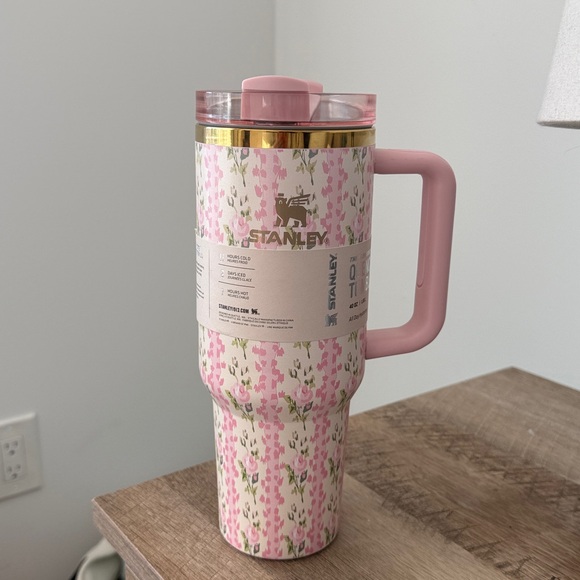 NWT Stanley x LoveShackFancy Blooming Heirloom Quencher H2.0 Tumbler 40 oz. - Picture 7 of 9